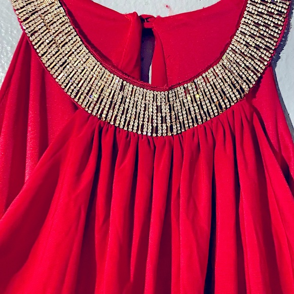 Red sleeveless halter top design dress - Picture 2 of 7